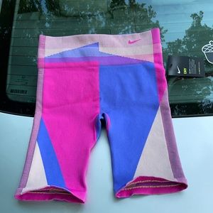Nike Sculpt Tight Fit